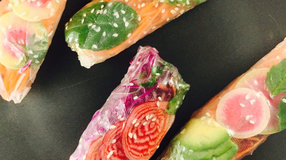 RAINBOW SUMMER ROLLS